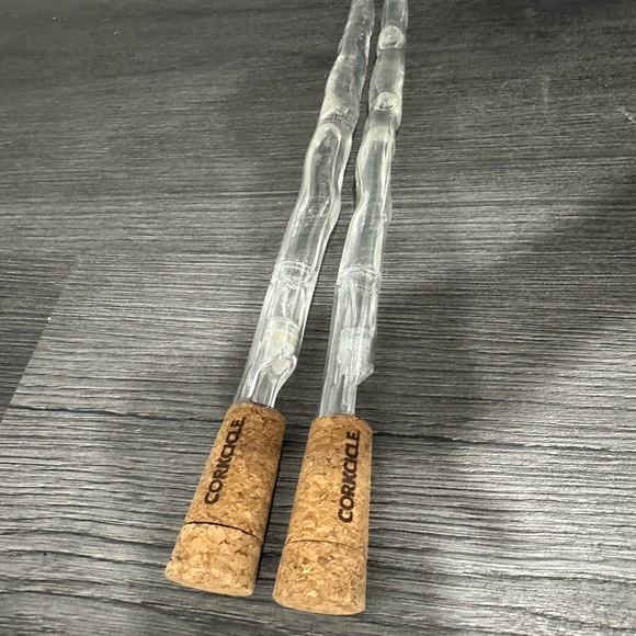 Set of 2 Corkcicle Clear Wine Chillers with Cork Stoppers - new and never used - Picture 4 of 4